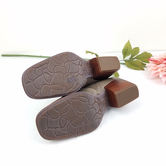 Kork-Ease Dark Taupe 'Kissel' Boot
Sz 7 - Picture 7 of 8